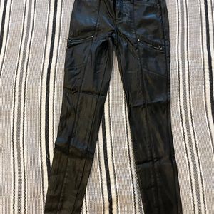 WHBM The Mid-rise Skinny pants. Black. New condition. Size 2.